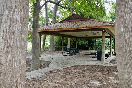 Picnic shelter beside basketball courts at park