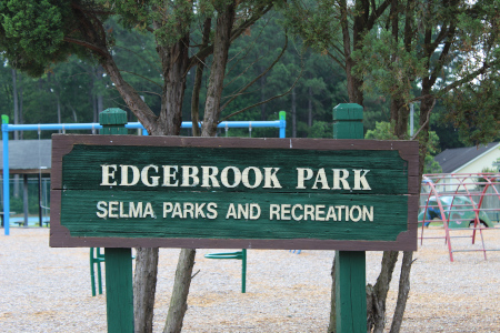 Sign at the entrance of the park's playground
